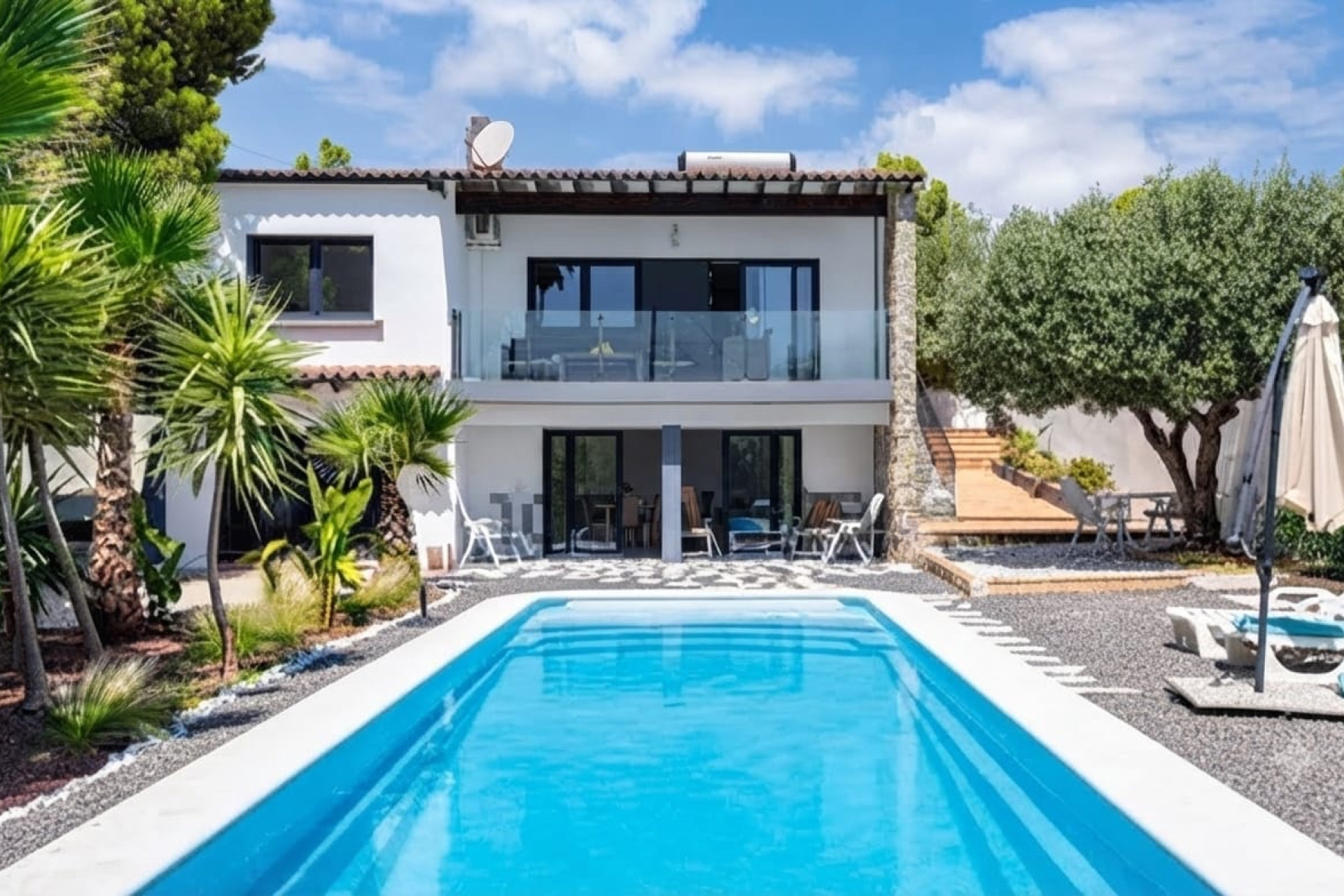 Resale - Villa -
Calpe - Empedrola
