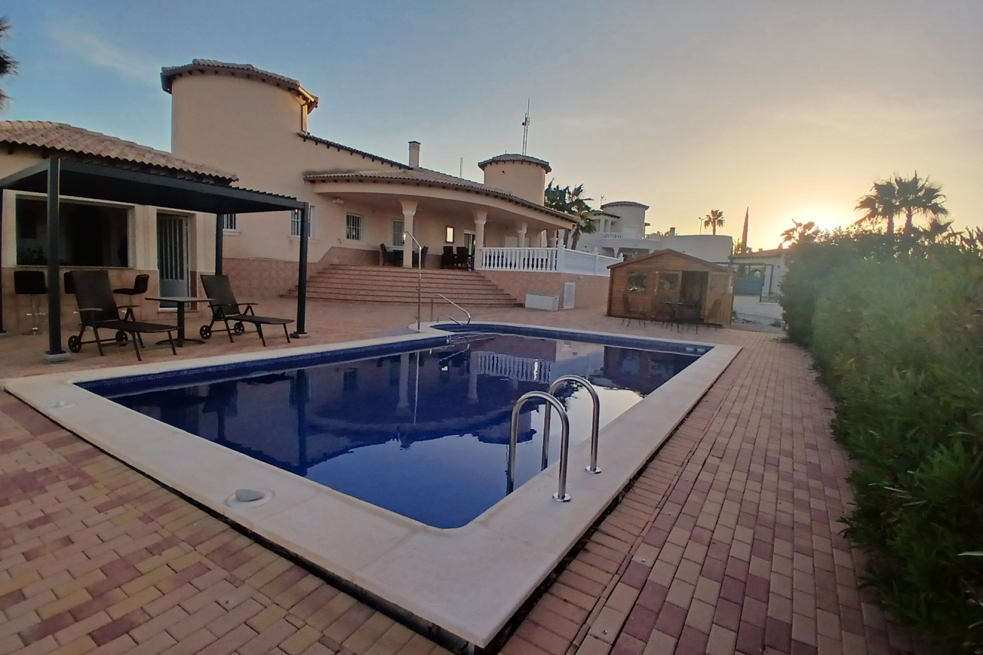 Resale - Villa -
Campos del Rio