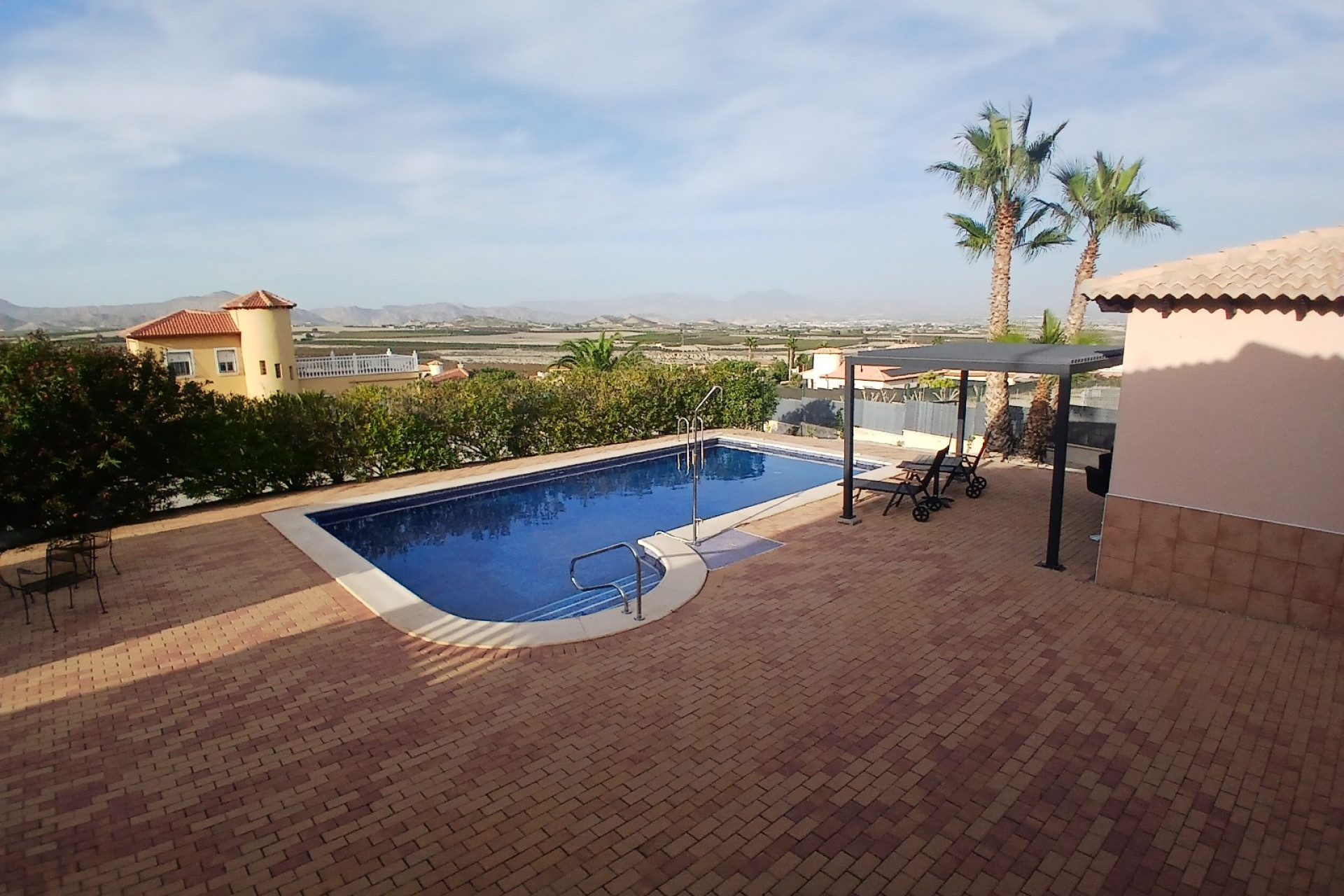 Resale - Villa -
Campos del Rio