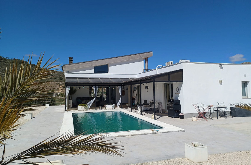 Resale - Villa -
Canada De La Lena