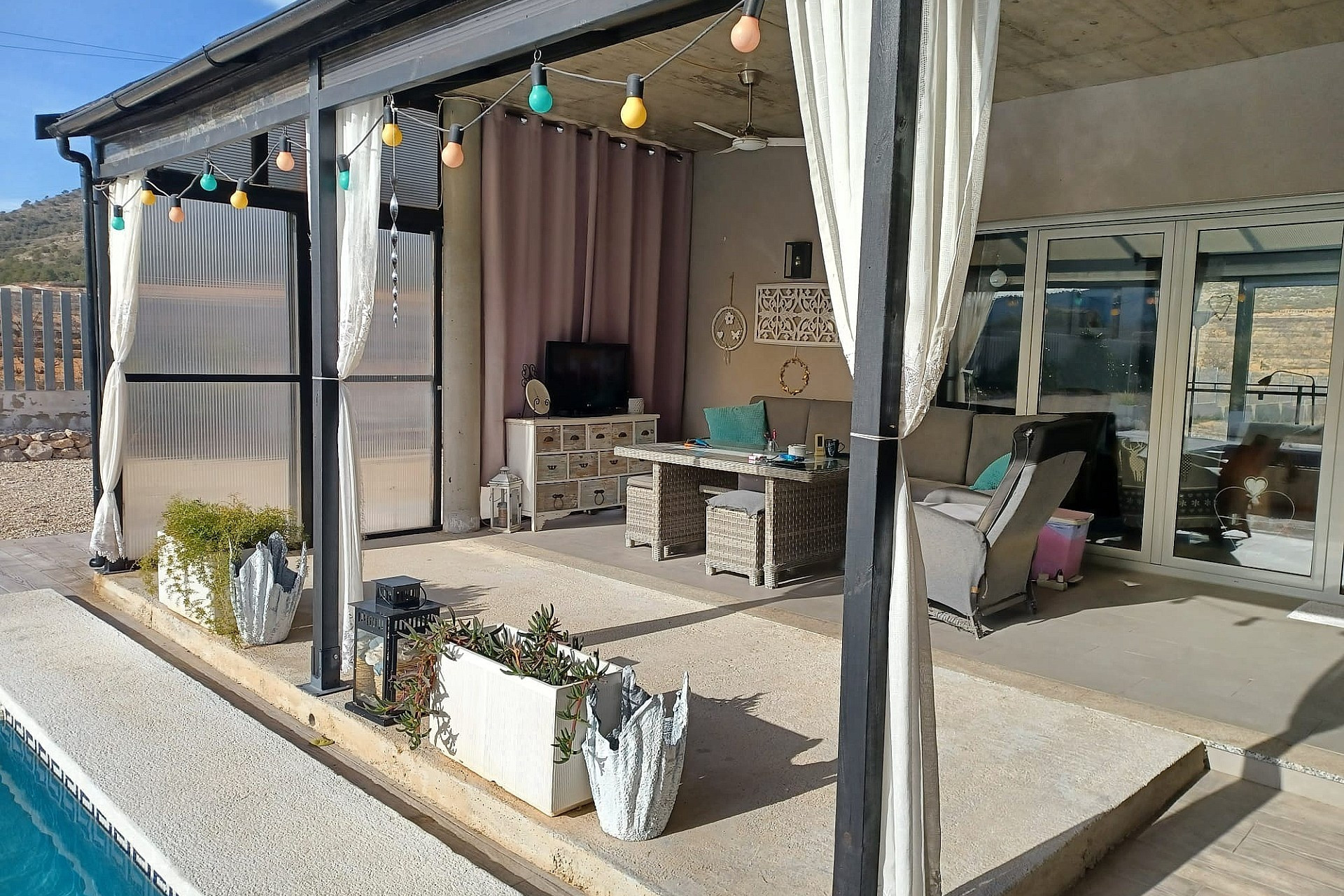 Resale - Villa -
Canada De La Lena