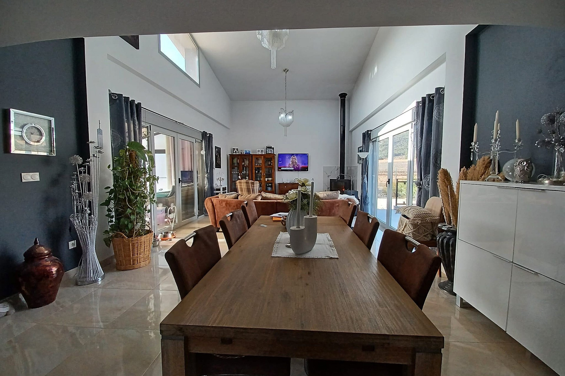 Resale - Villa -
Canada De La Lena