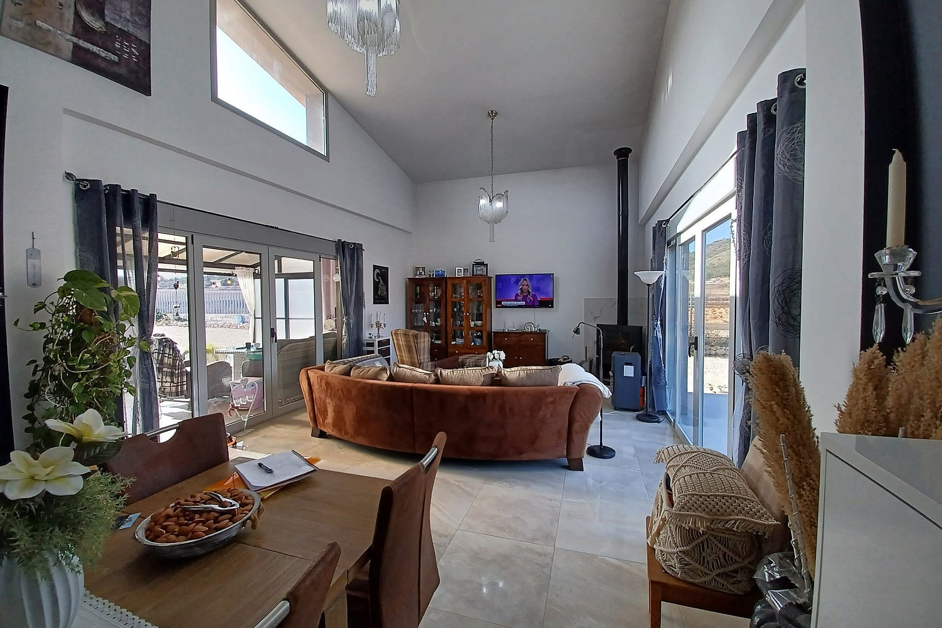 Resale - Villa -
Canada De La Lena