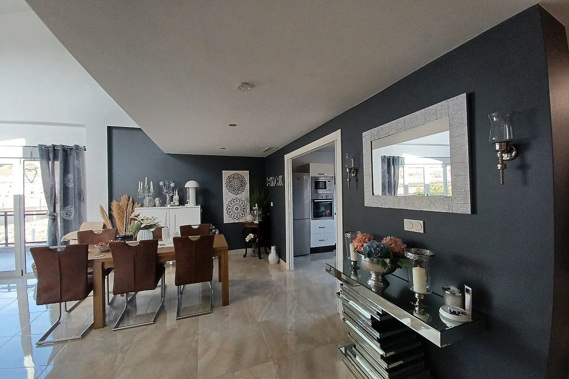 Resale - Villa -
Canada De La Lena