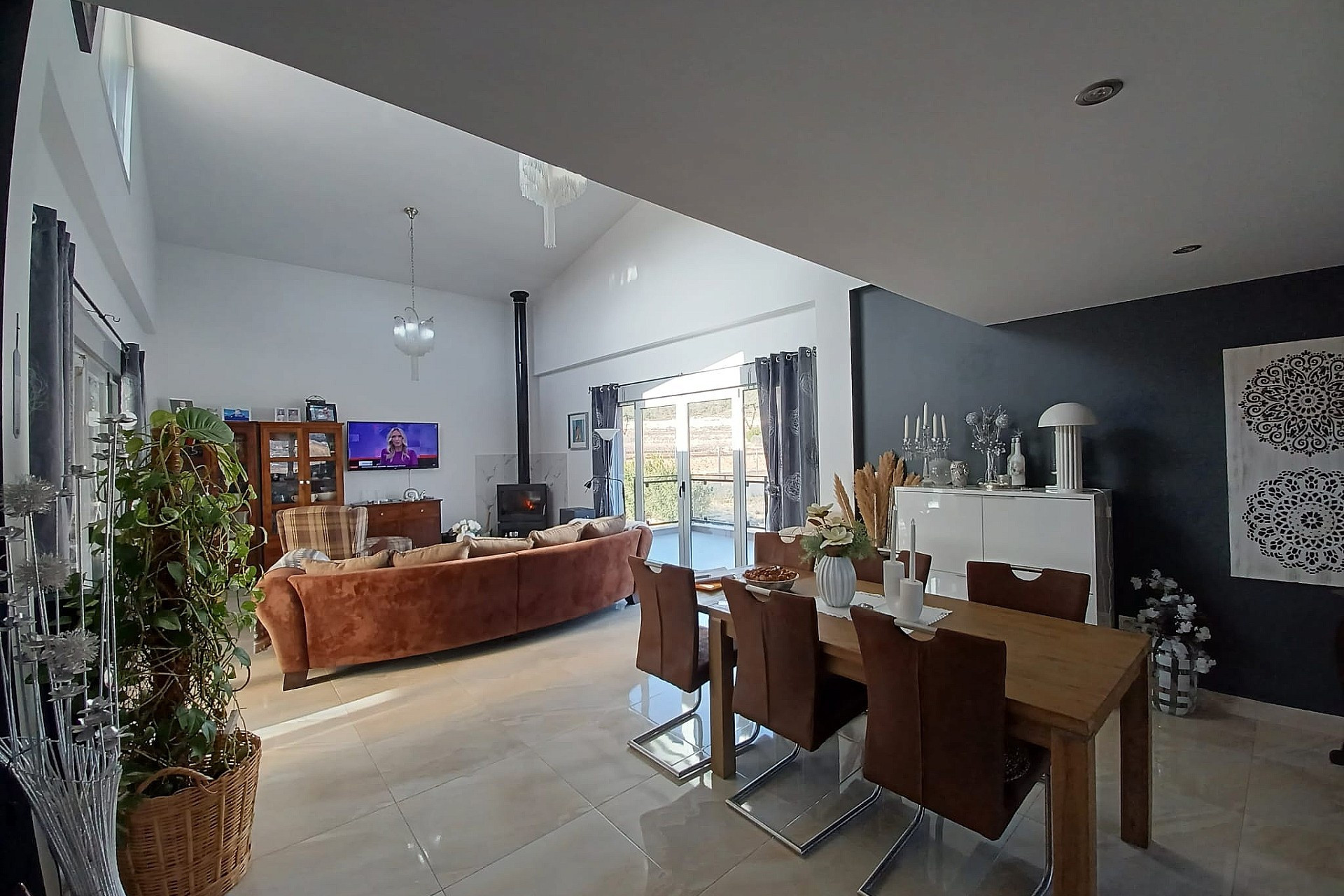 Resale - Villa -
Canada De La Lena