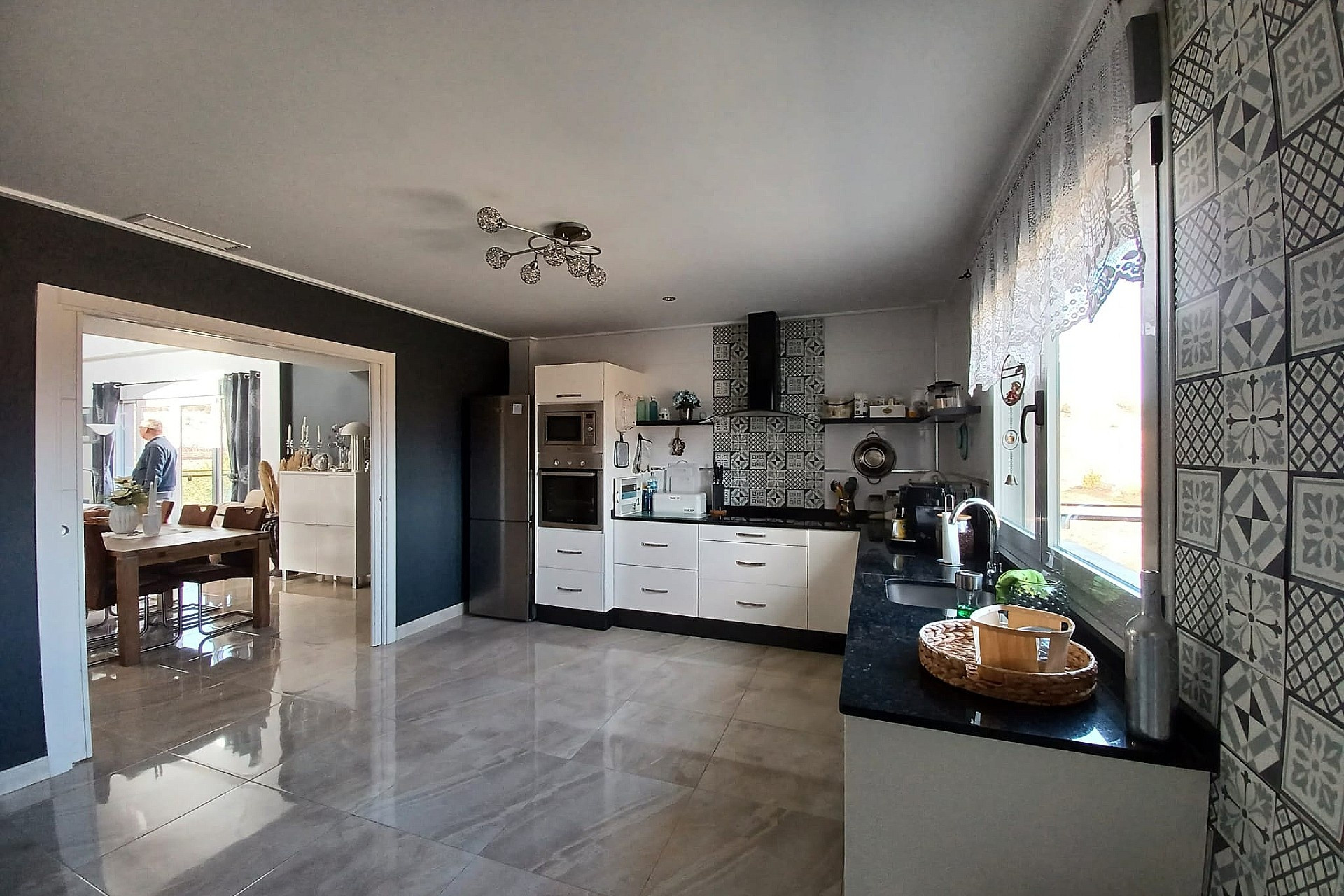 Resale - Villa -
Canada De La Lena