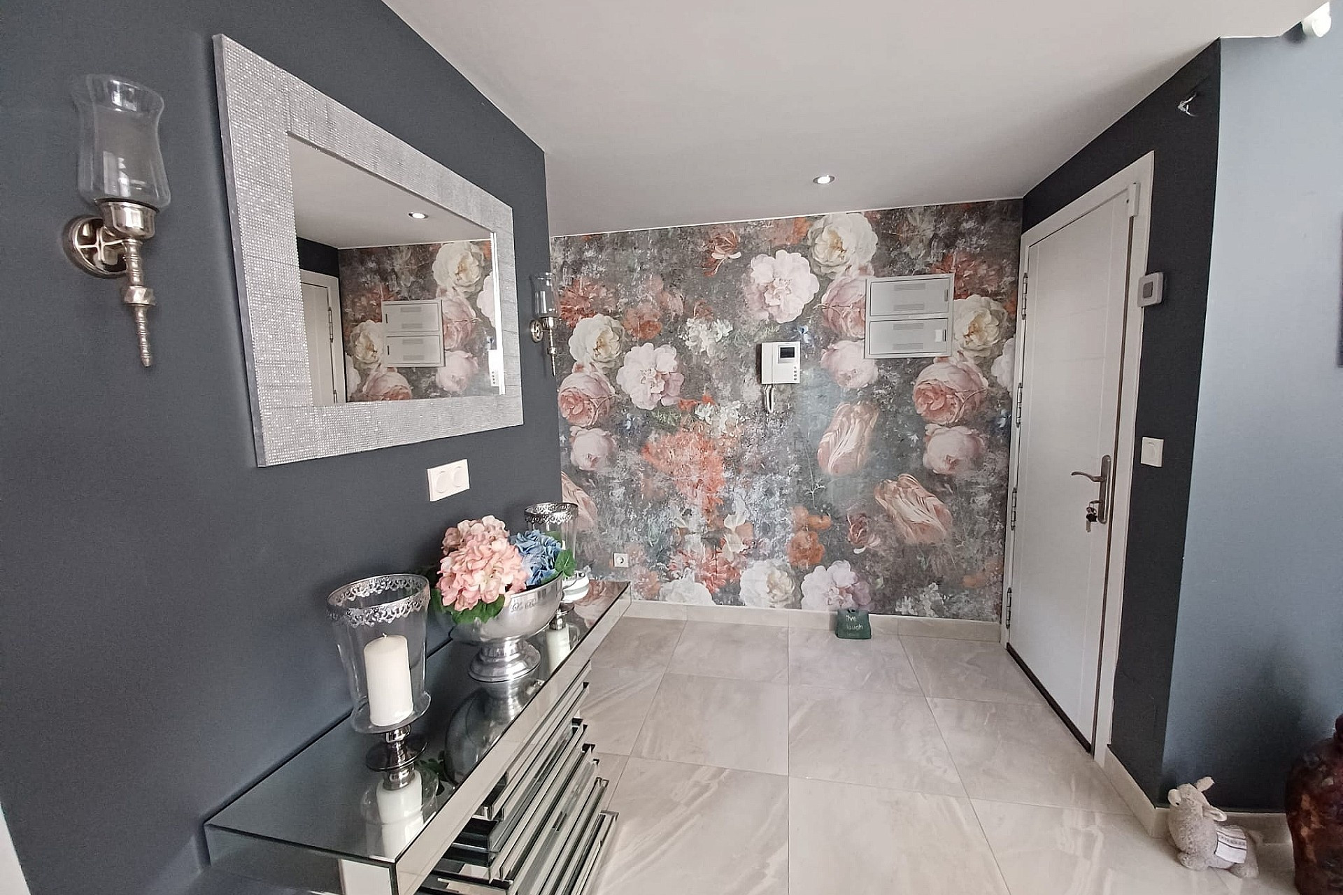 Resale - Villa -
Canada De La Lena