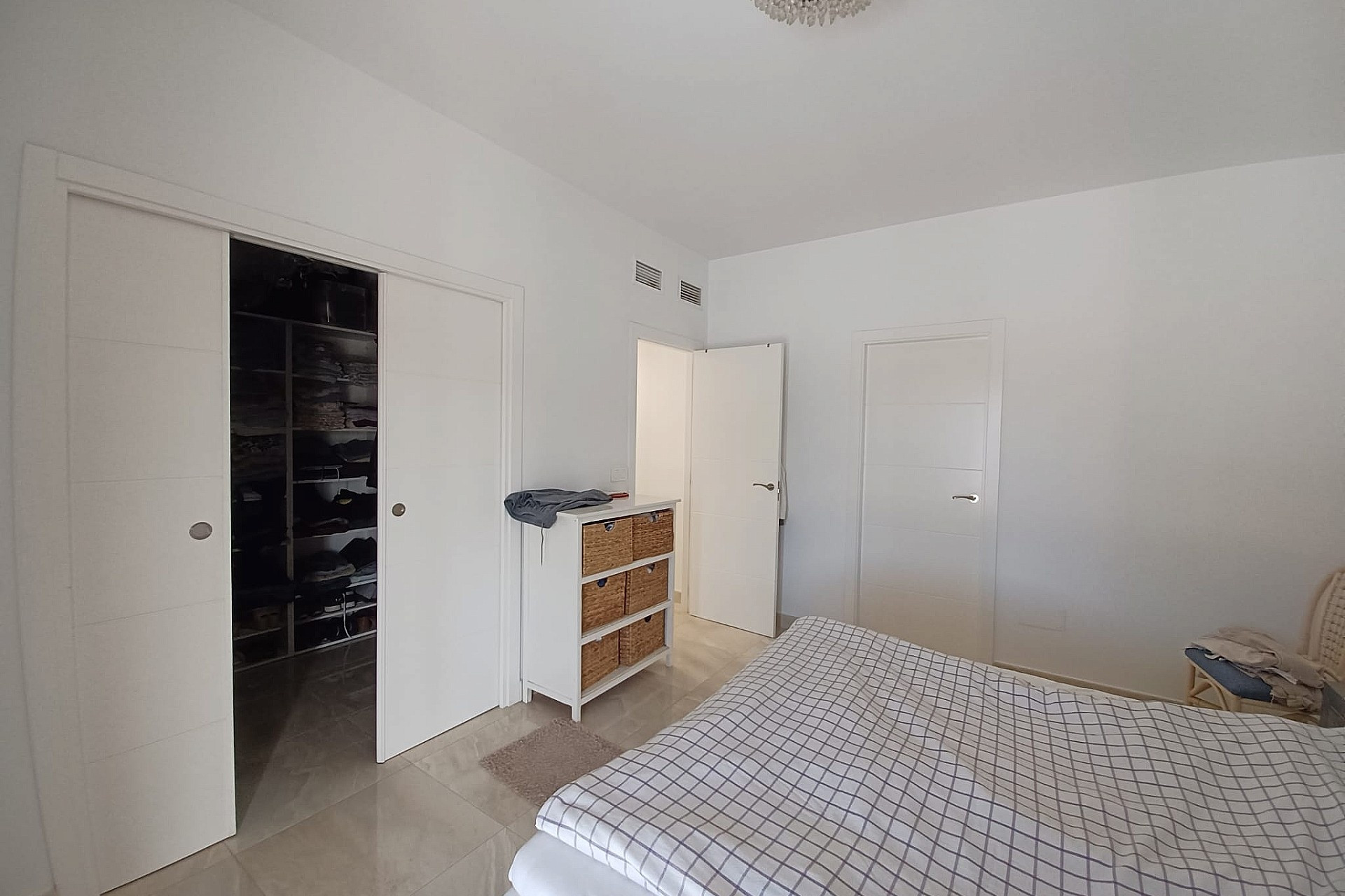 Resale - Villa -
Canada De La Lena