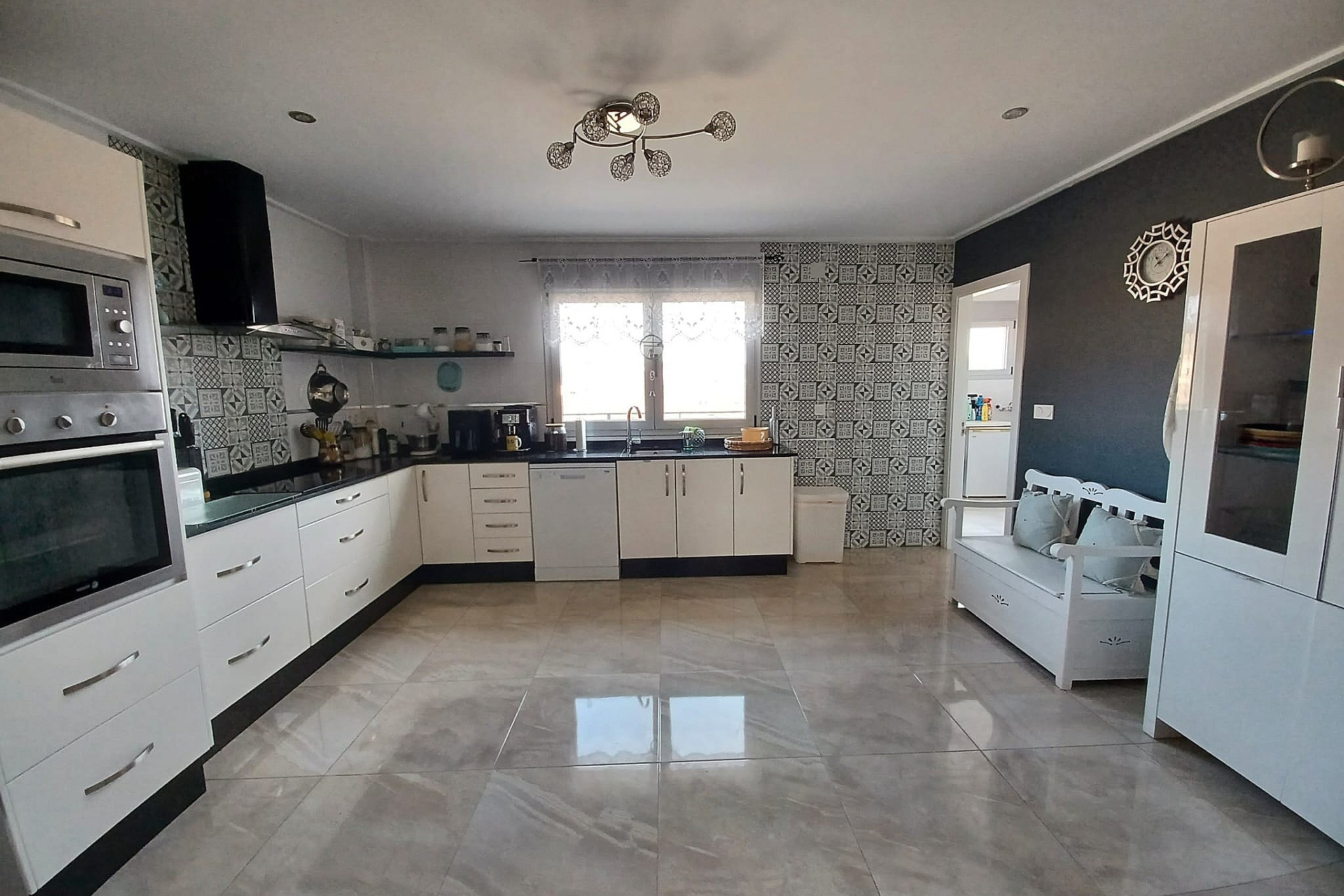 Resale - Villa -
Canada De La Lena