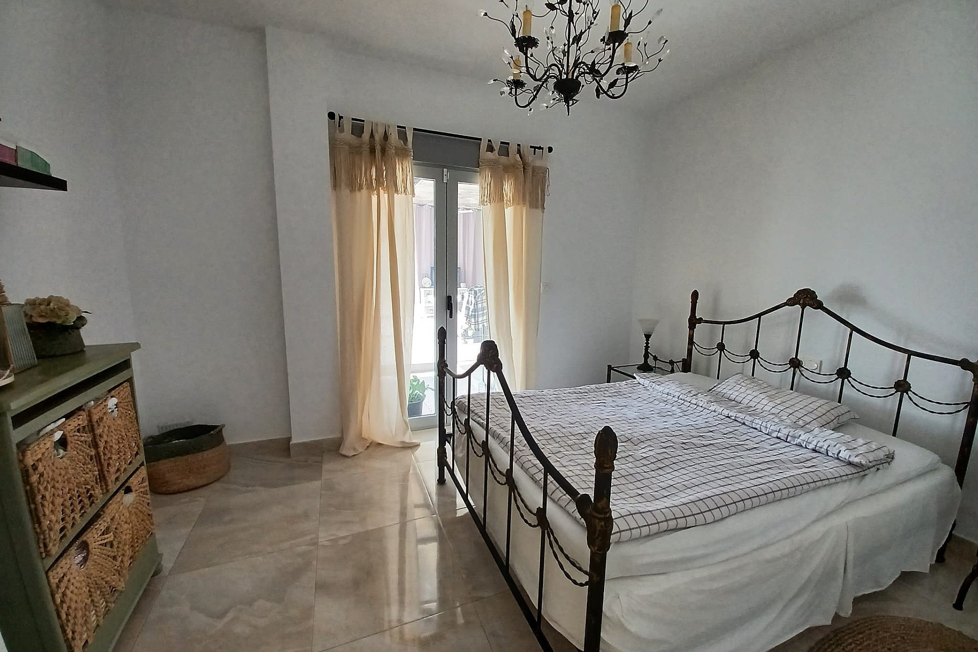 Resale - Villa -
Canada De La Lena