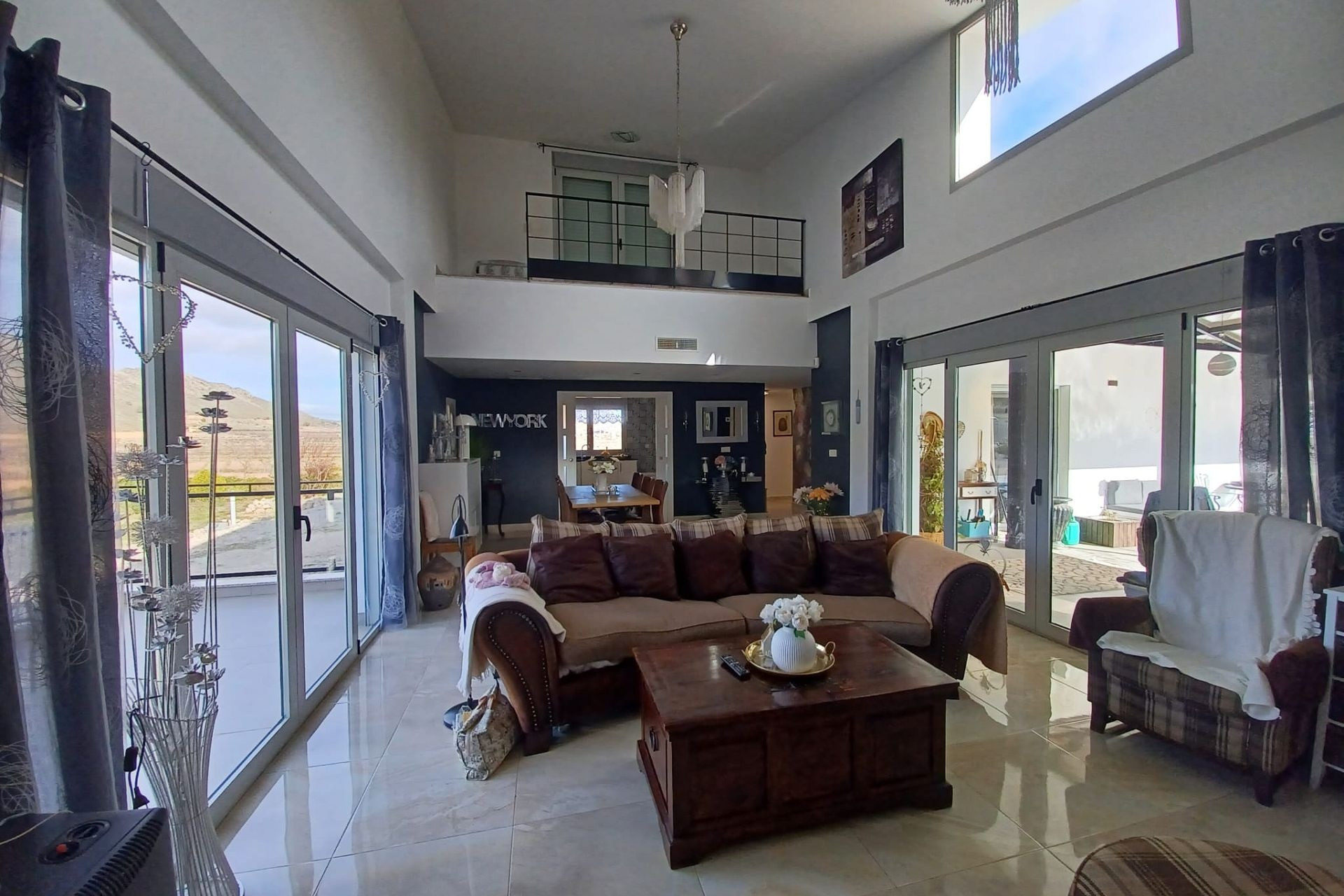 Resale - Villa -
Canada De La Lena