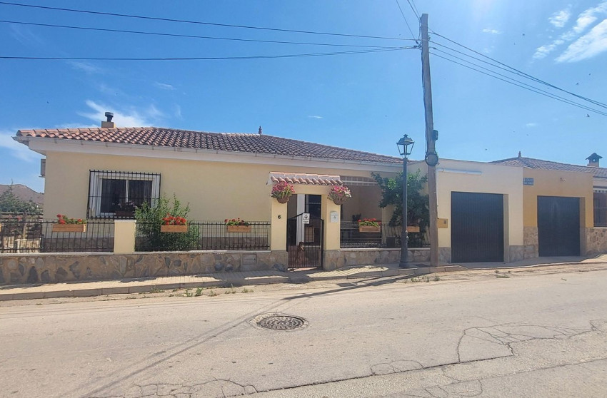Resale - Villa -
Canada De La Lena