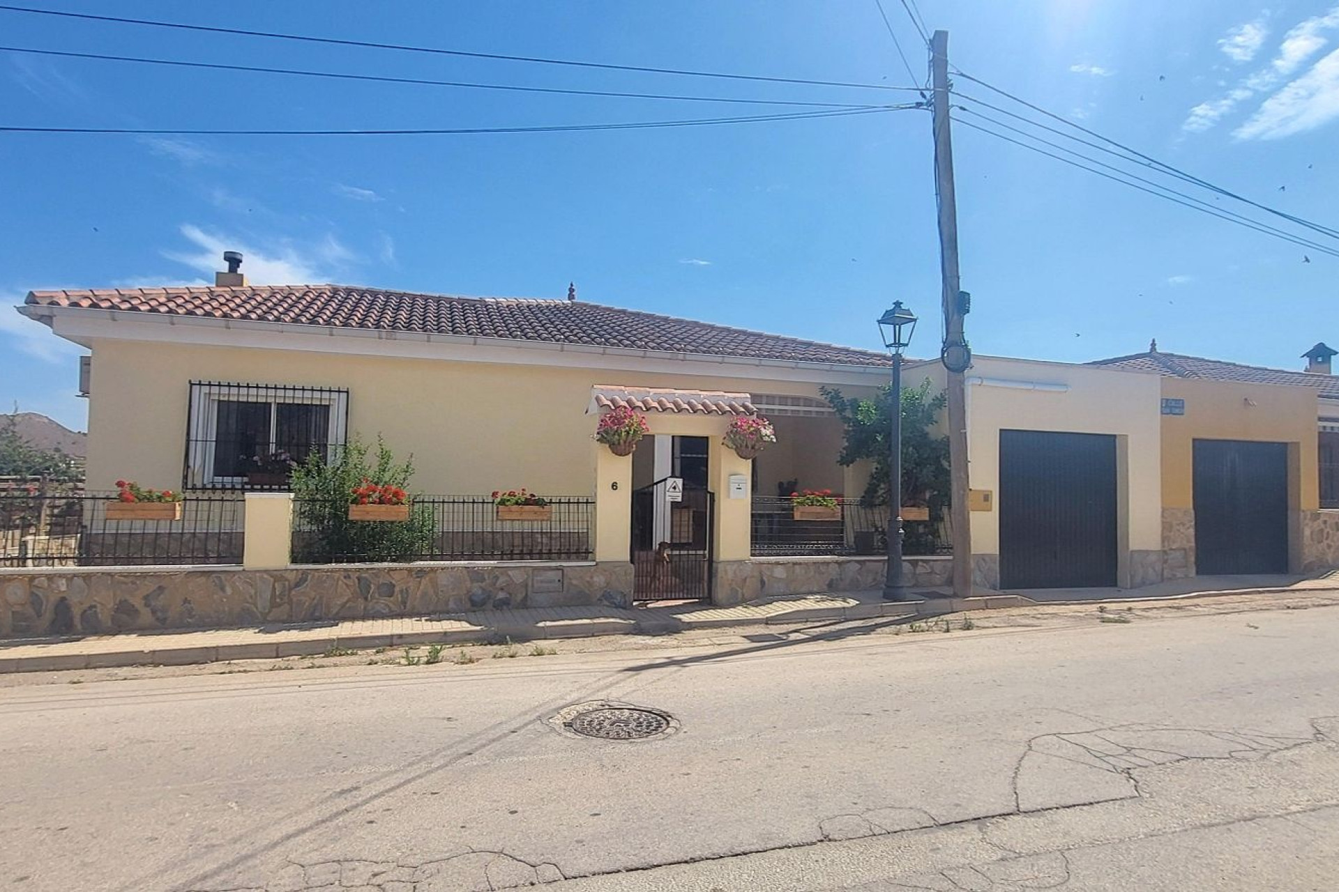 Resale - Villa -
Canada De La Lena