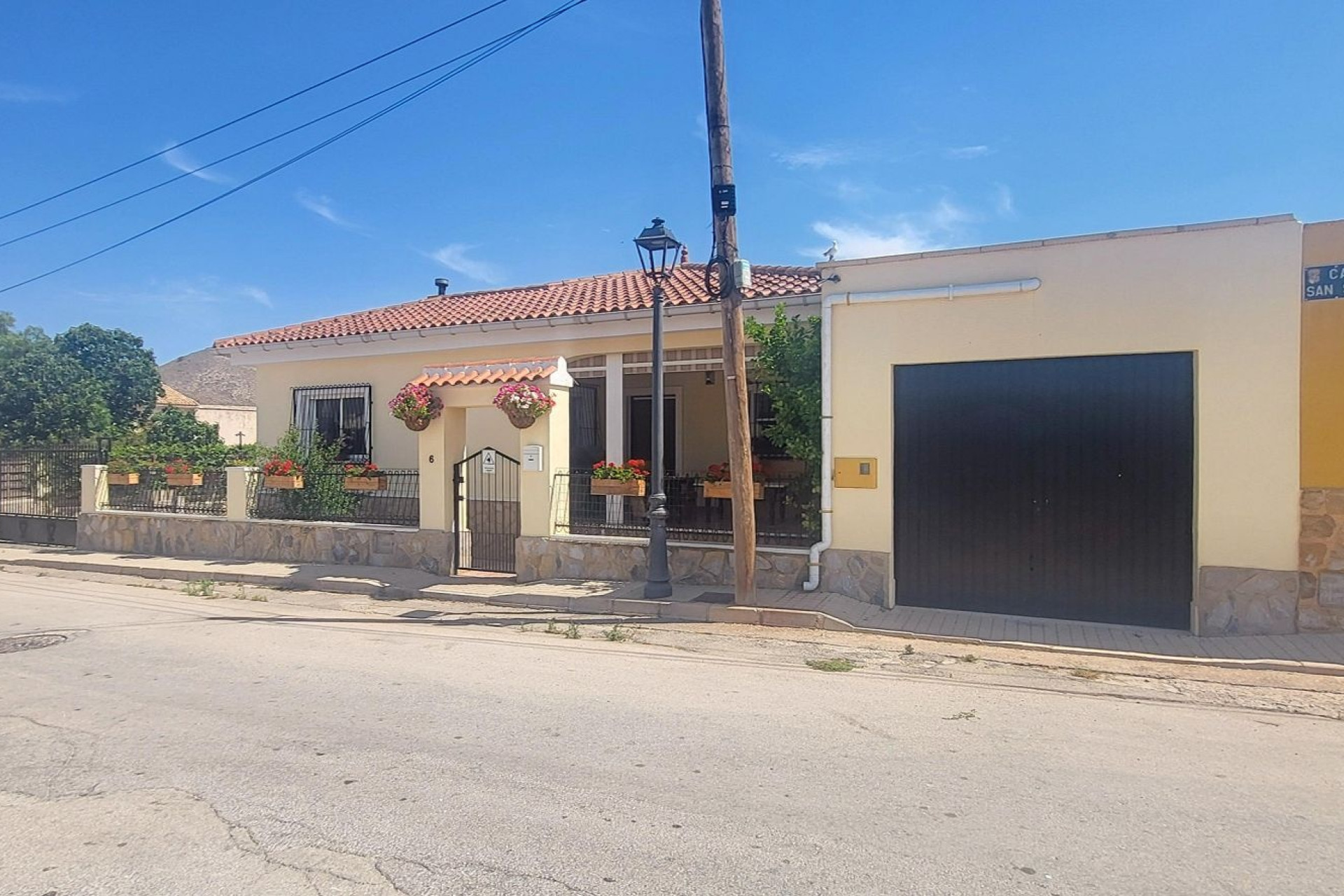 Resale - Villa -
Canada De La Lena