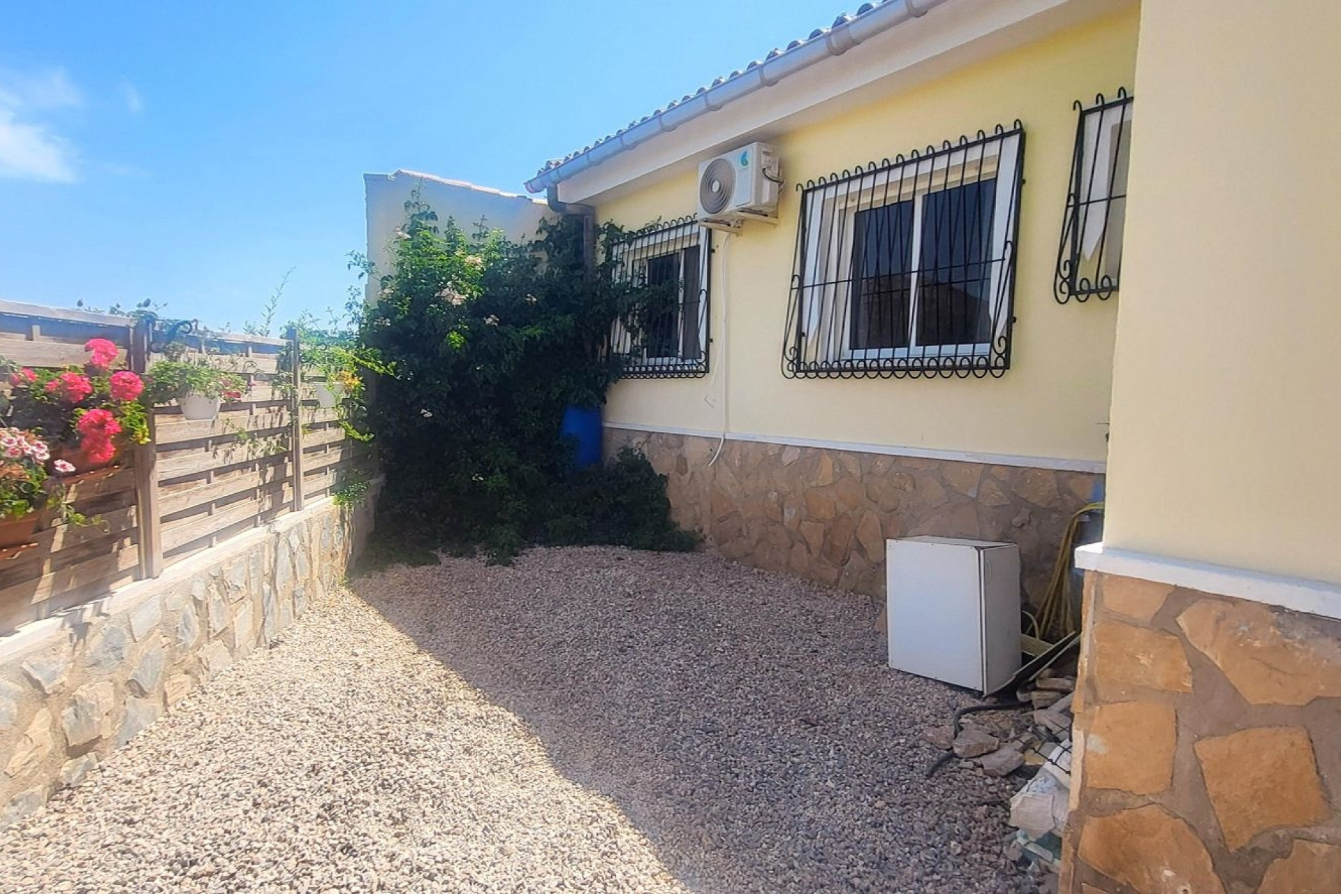 Resale - Villa -
Canada De La Lena