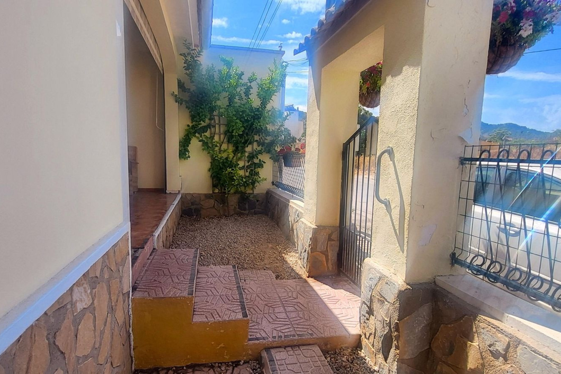 Resale - Villa -
Canada De La Lena