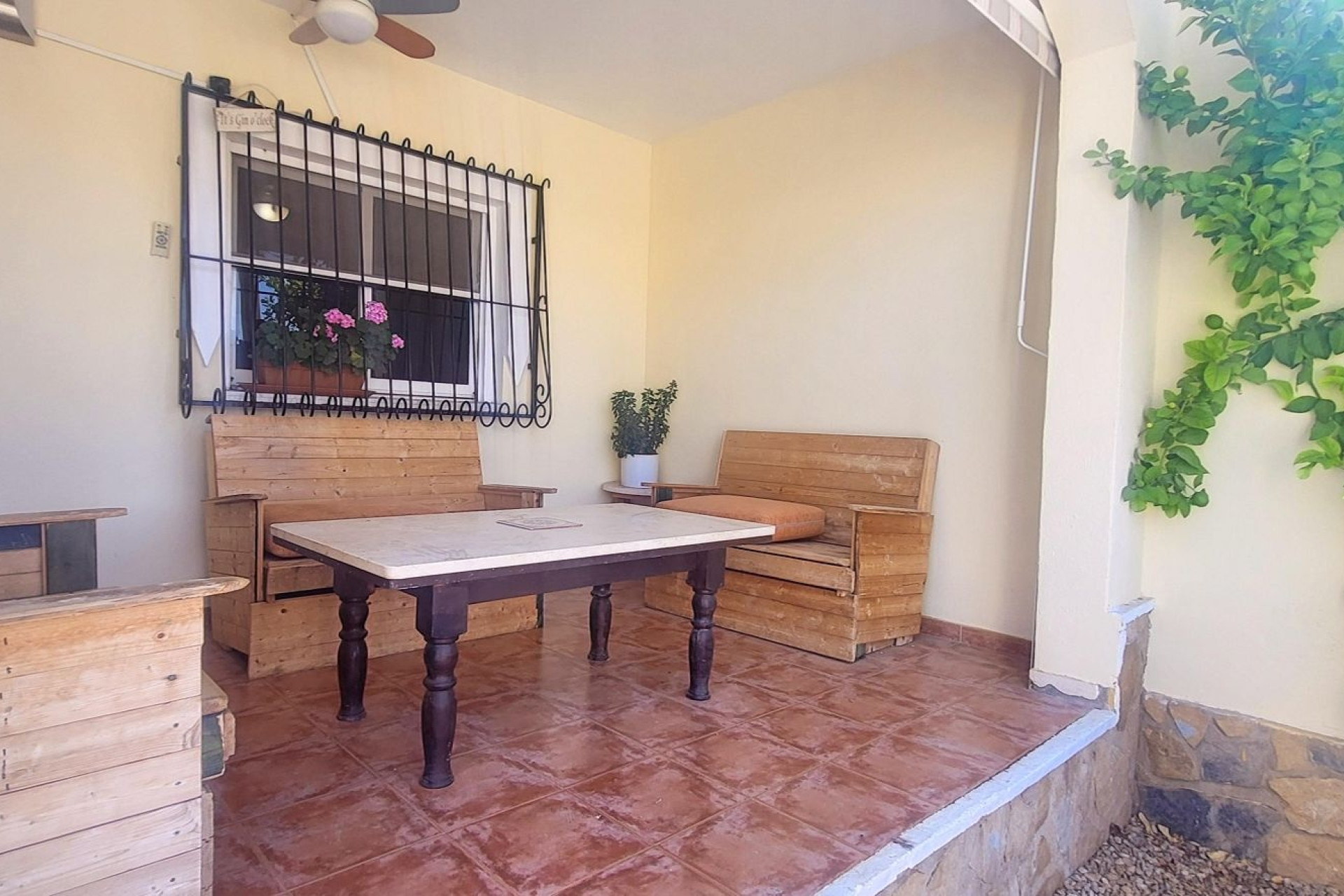 Resale - Villa -
Canada De La Lena
