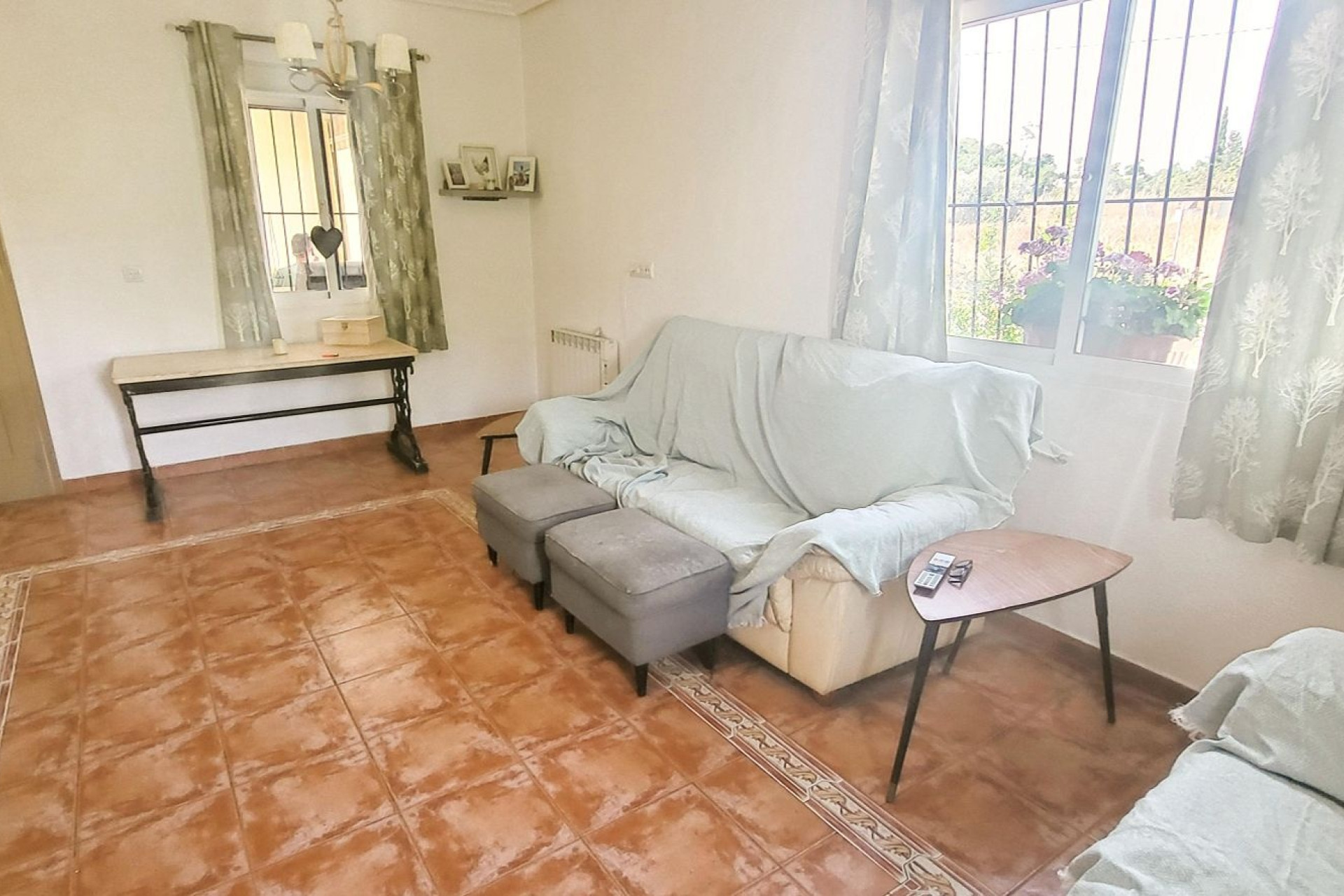 Resale - Villa -
Canada De La Lena