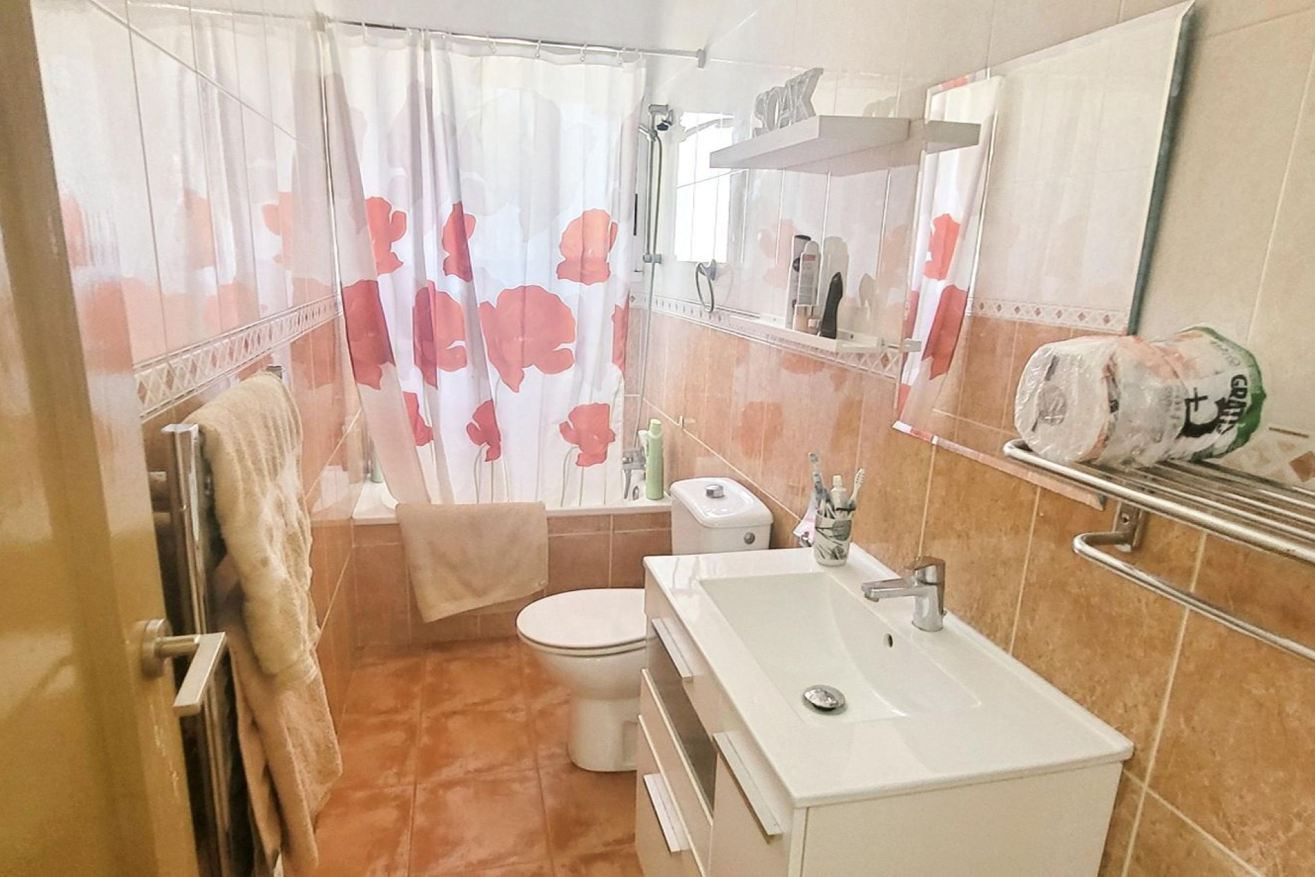 Resale - Villa -
Canada De La Lena