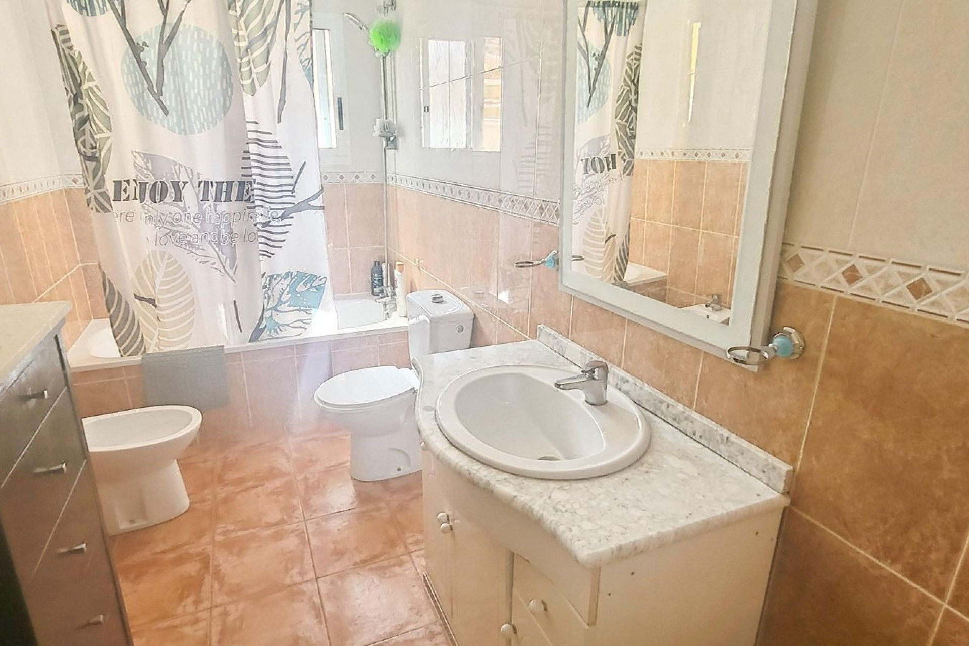 Resale - Villa -
Canada De La Lena