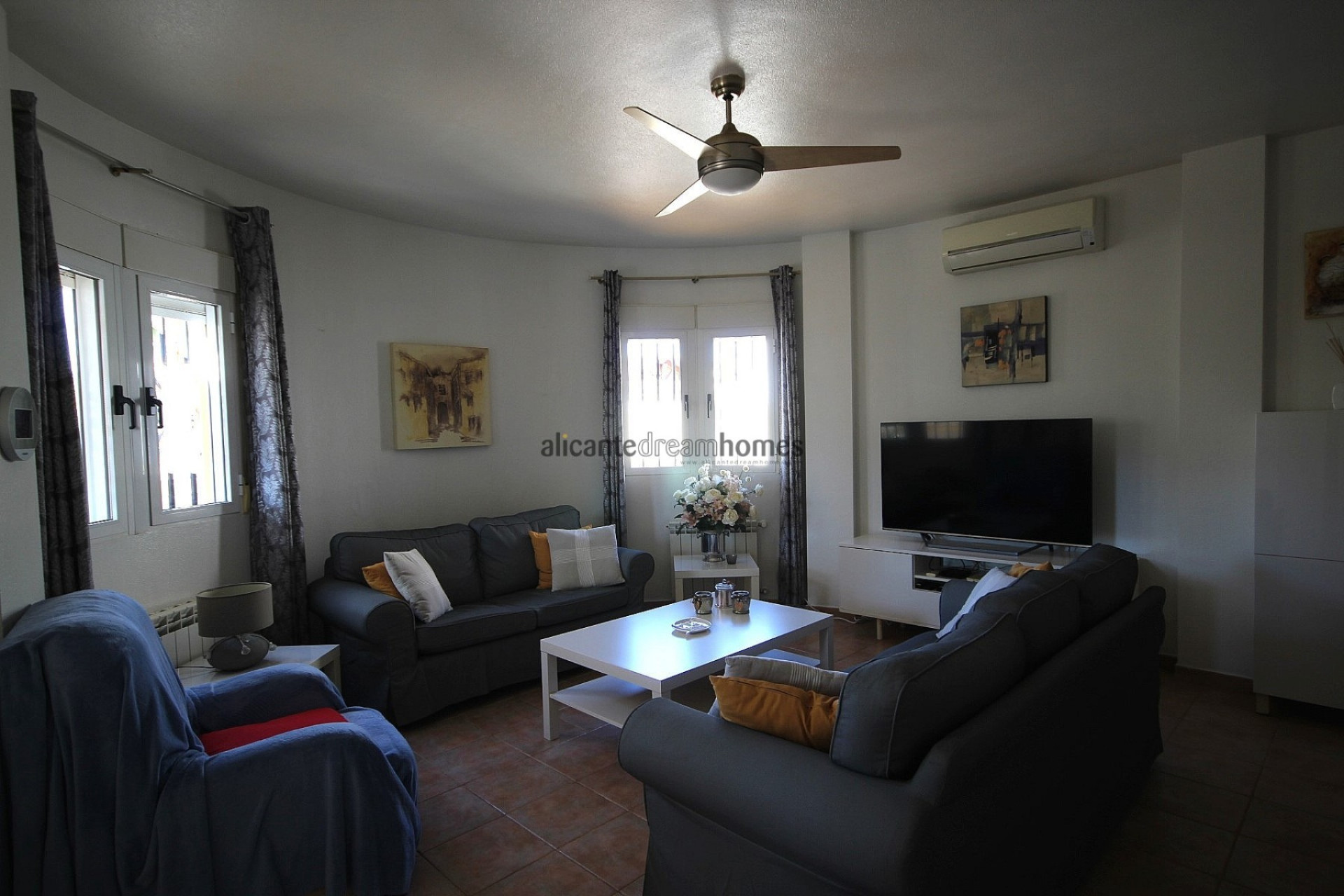 Resale - Villa -
Castalla