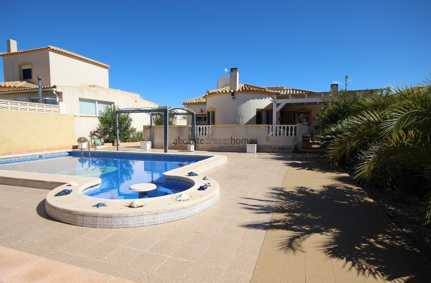 Resale - Villa -
Castalla