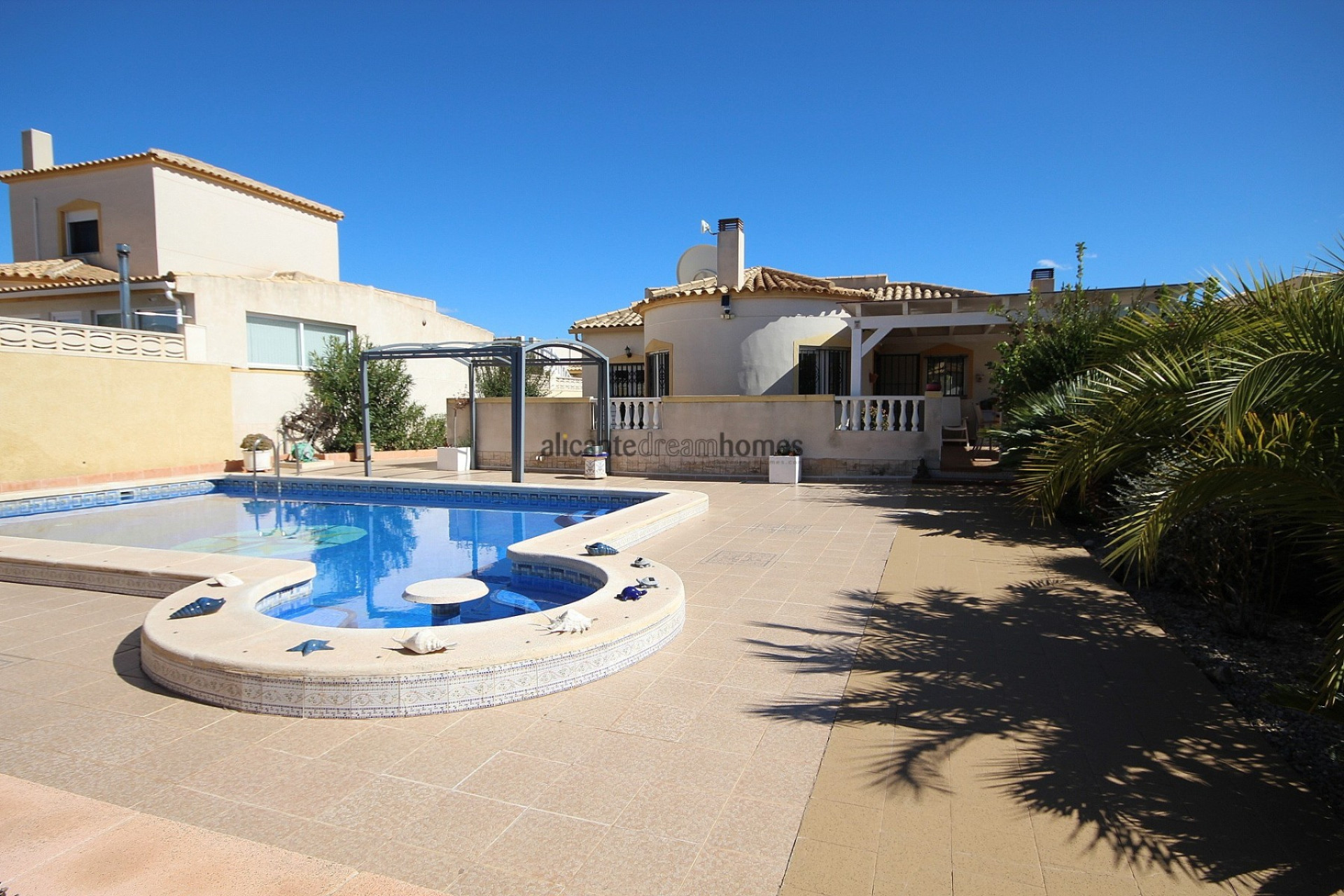 Resale - Villa -
Castalla