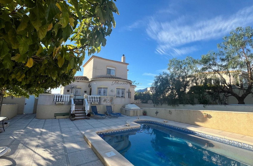 Resale - Villa -
Castalla