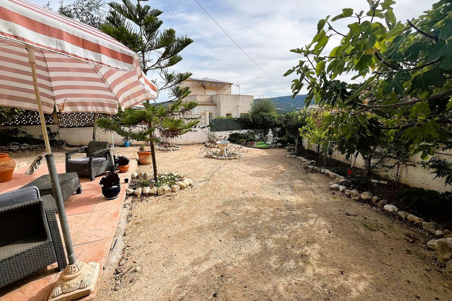 Resale - Villa -
Castalla