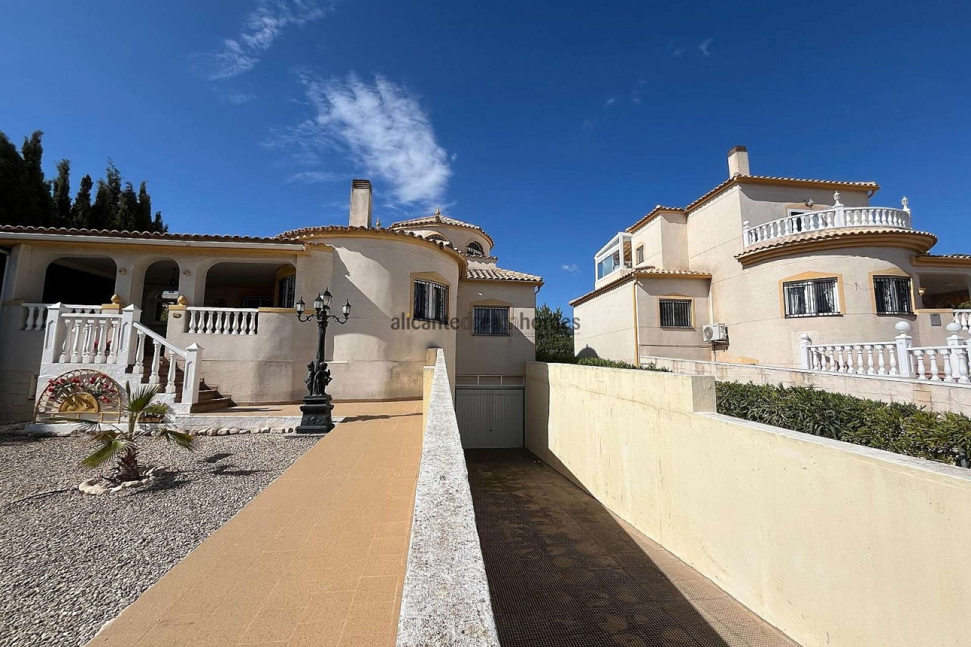 Resale - Villa -
Castalla