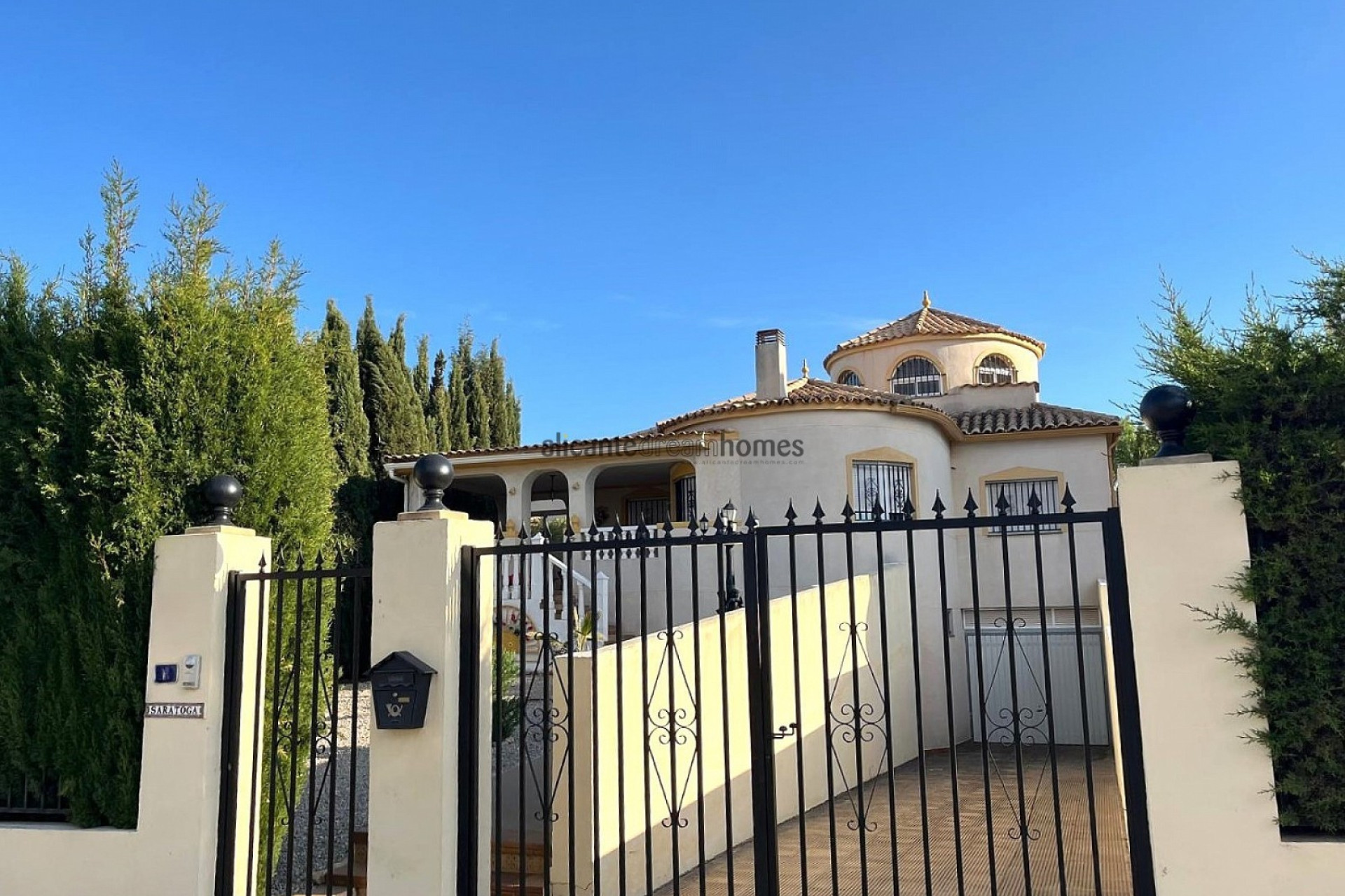 Resale - Villa -
Castalla