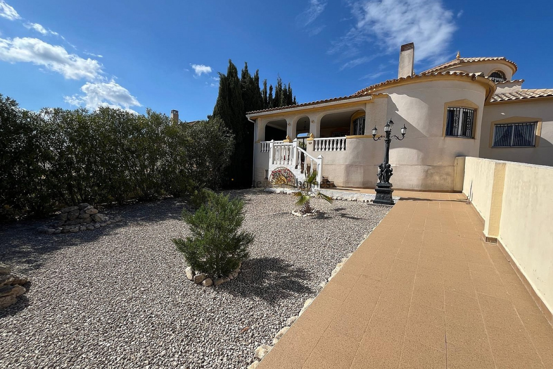 Resale - Villa -
Castalla