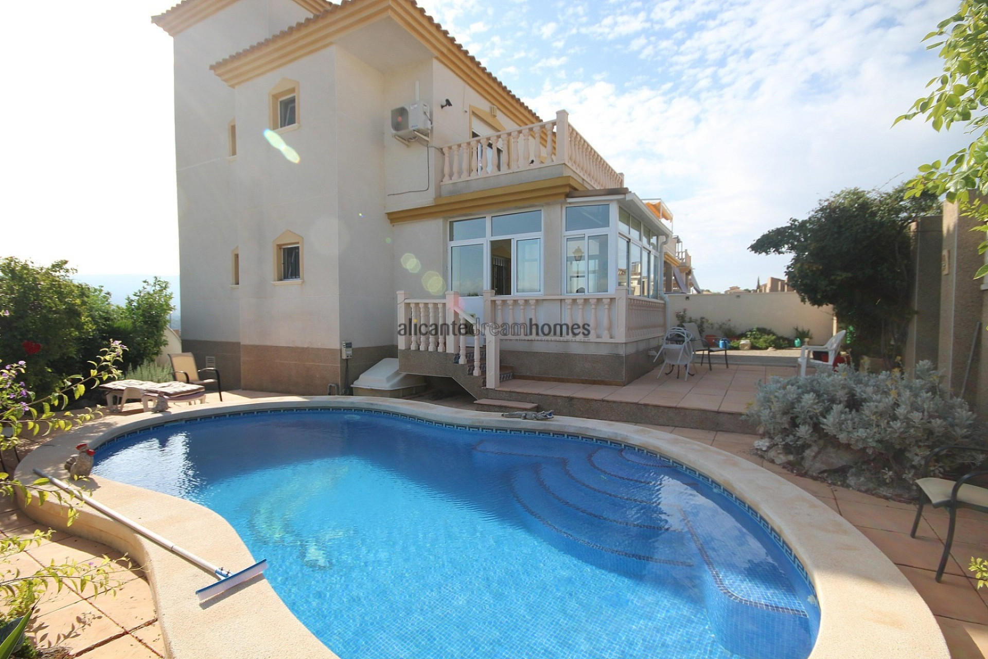 Resale - Villa -
Castalla