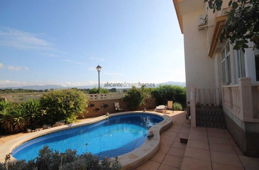 Resale - Villa -
Castalla