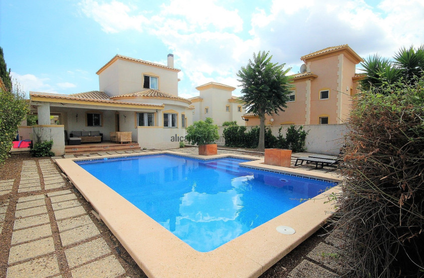 Resale - Villa -
Castalla