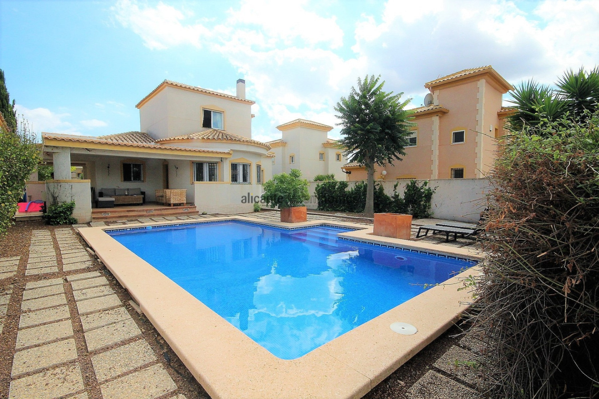 Resale - Villa -
Castalla