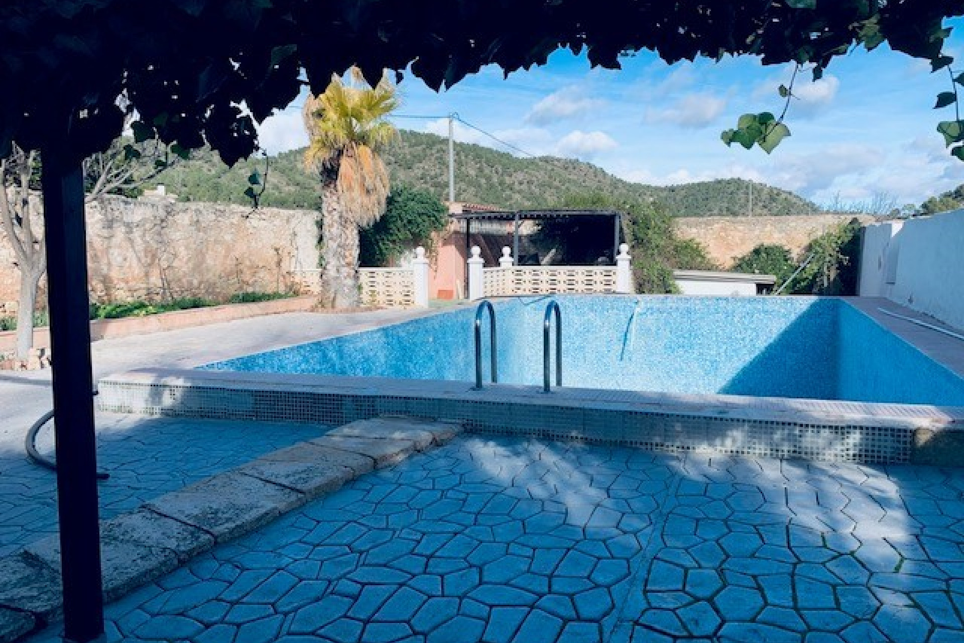 Resale - Villa -
Chinorlet