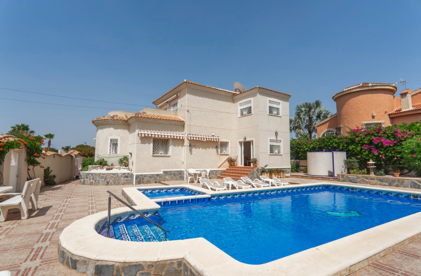 Resale - Villa -
Ciudad Quesada - Campo De Golf La Marquesa