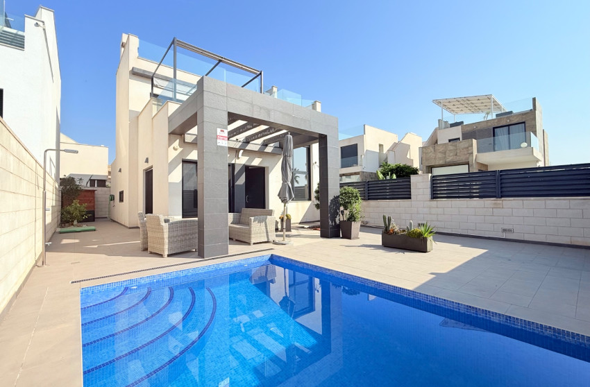 Resale - Villa -
Ciudad Quesada - Pueblo Bravo