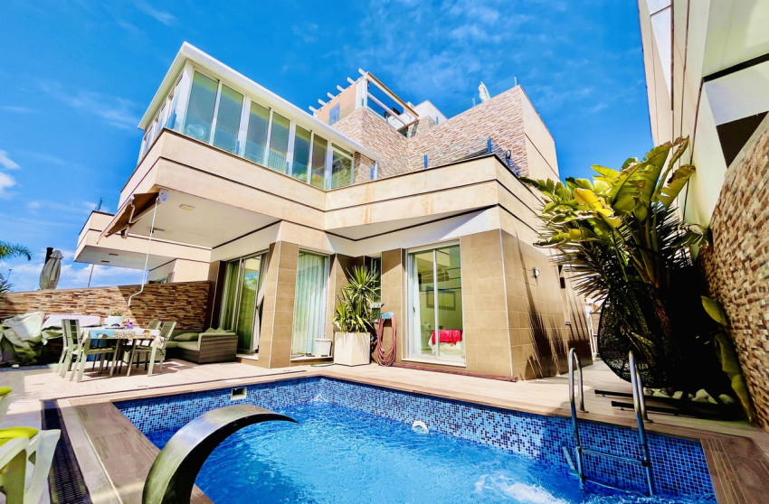 Resale - Villa -
Ciudad Quesada