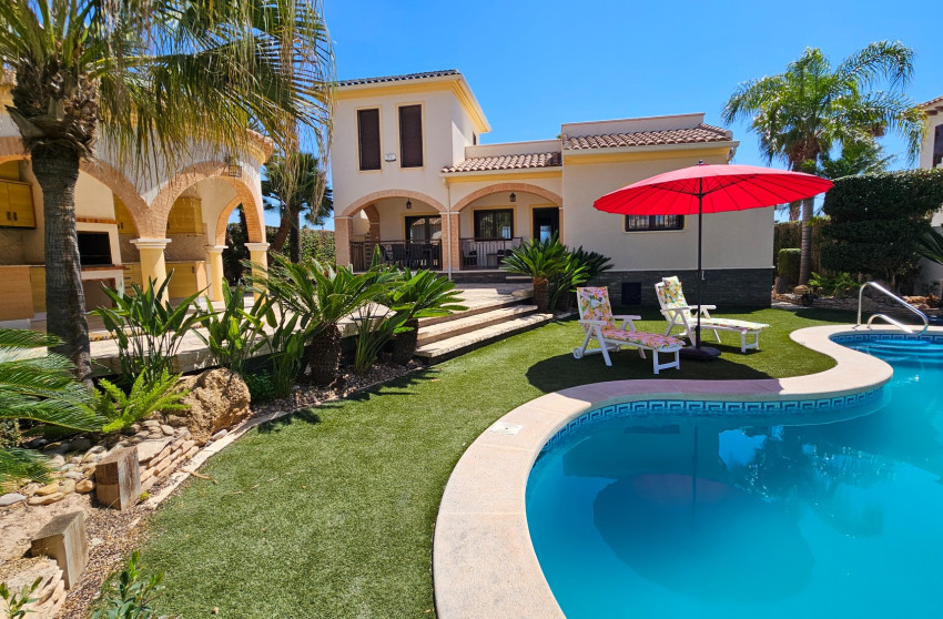 Resale - Villa -
Ciudad Quesada