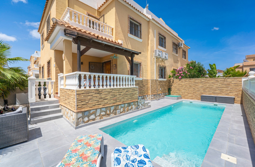 Resale - Villa -
Ciudad Quesada