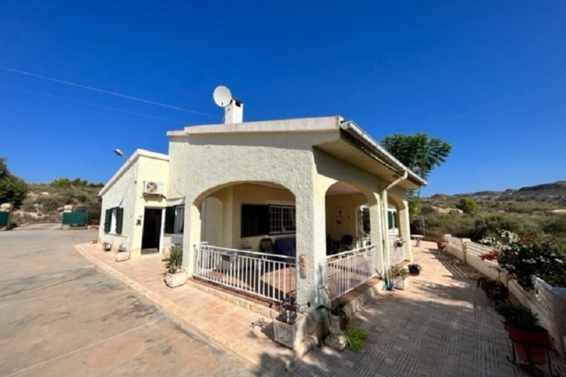 Resale - Villa -
Crevillente