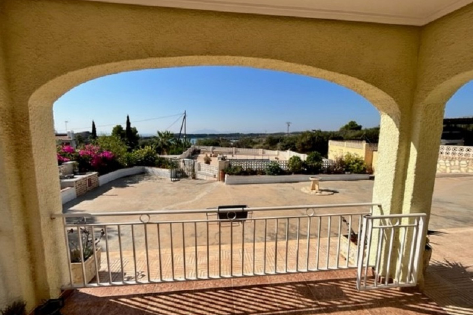 Resale - Villa -
Crevillente