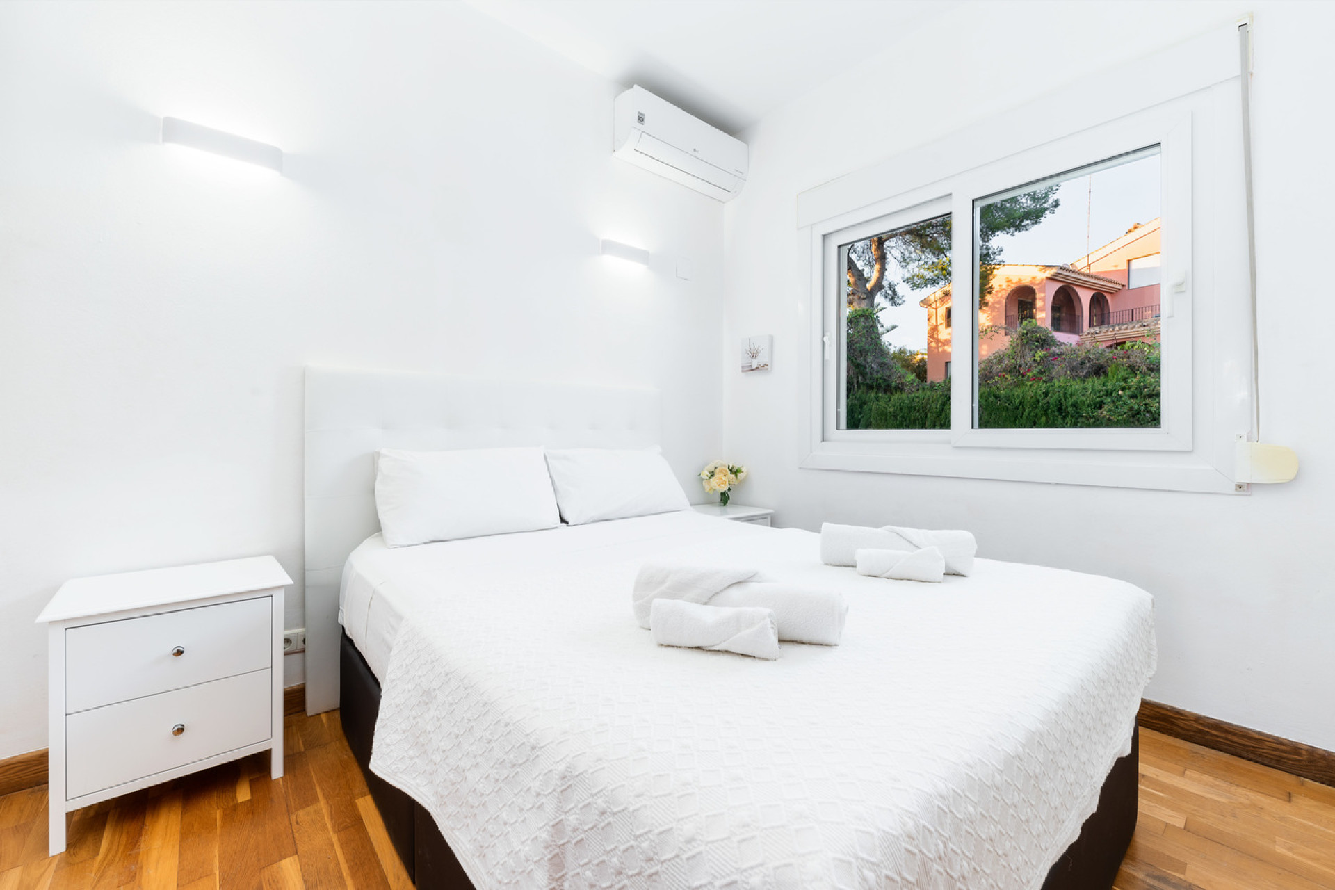 Resale - Villa -
Dehesa de Campoamor