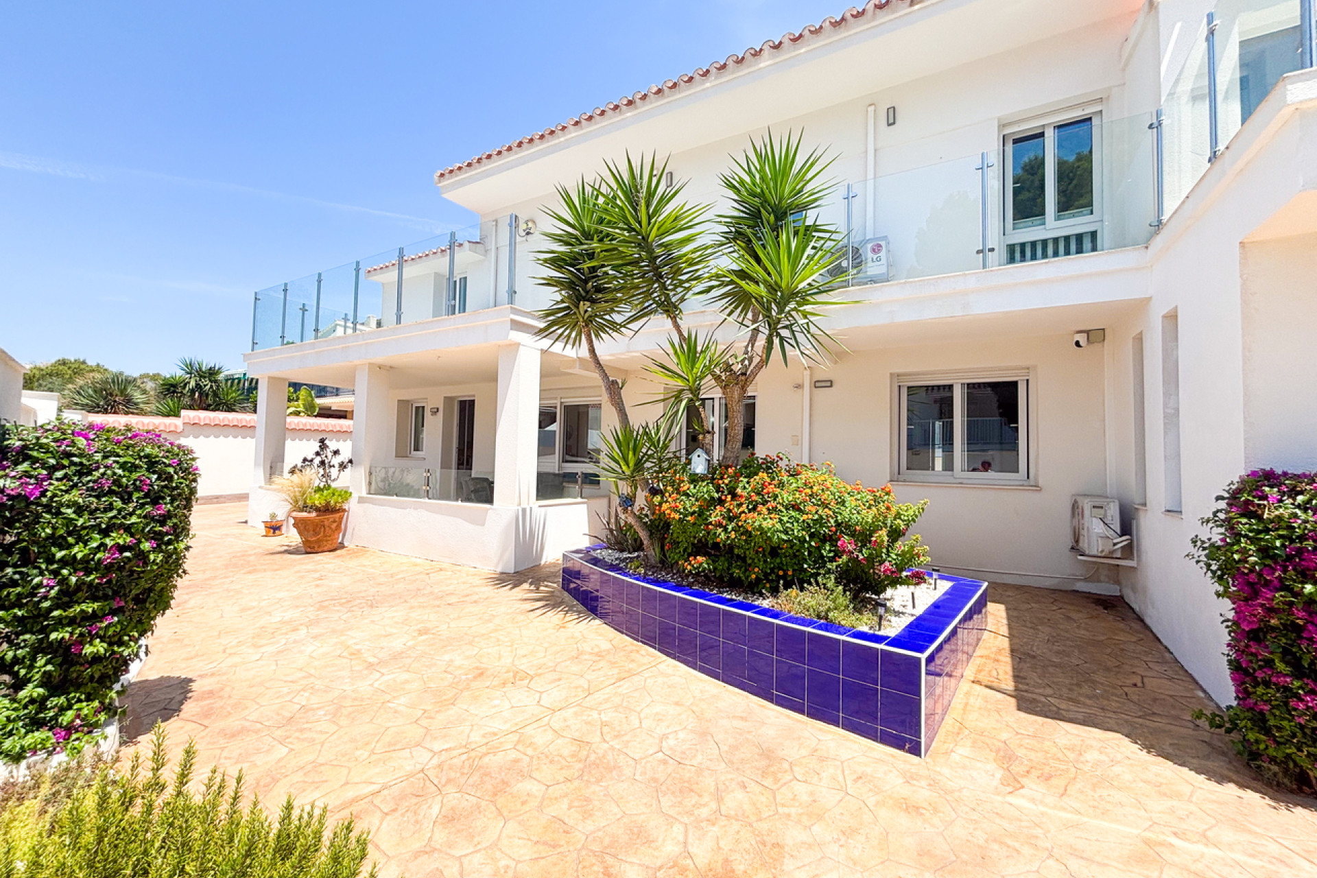Resale - Villa -
Dehesa de Campoamor