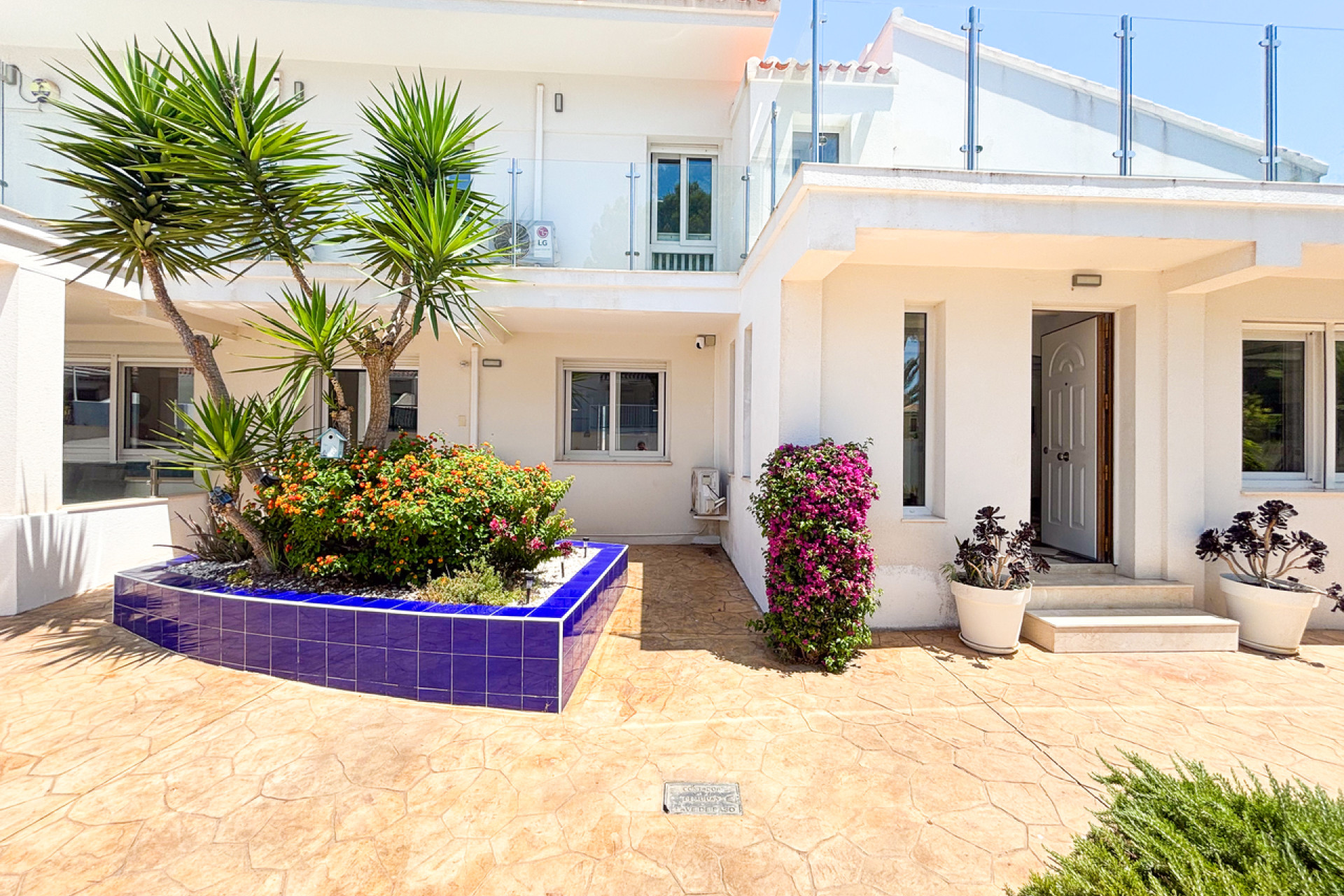 Resale - Villa -
Dehesa de Campoamor