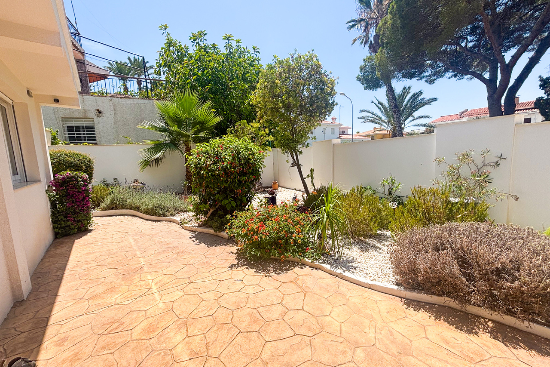 Resale - Villa -
Dehesa de Campoamor