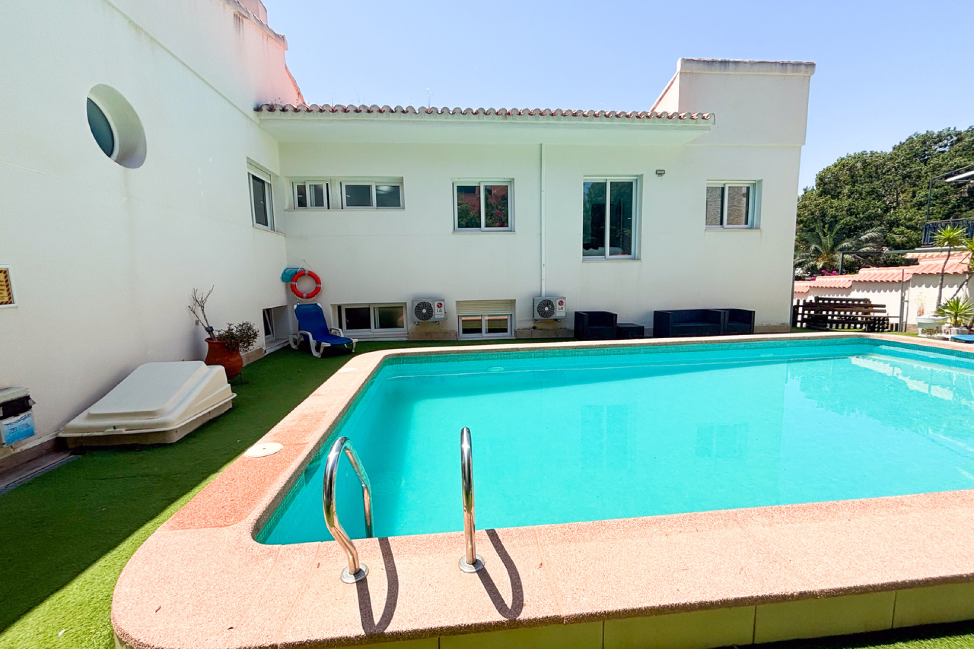 Resale - Villa -
Dehesa de Campoamor