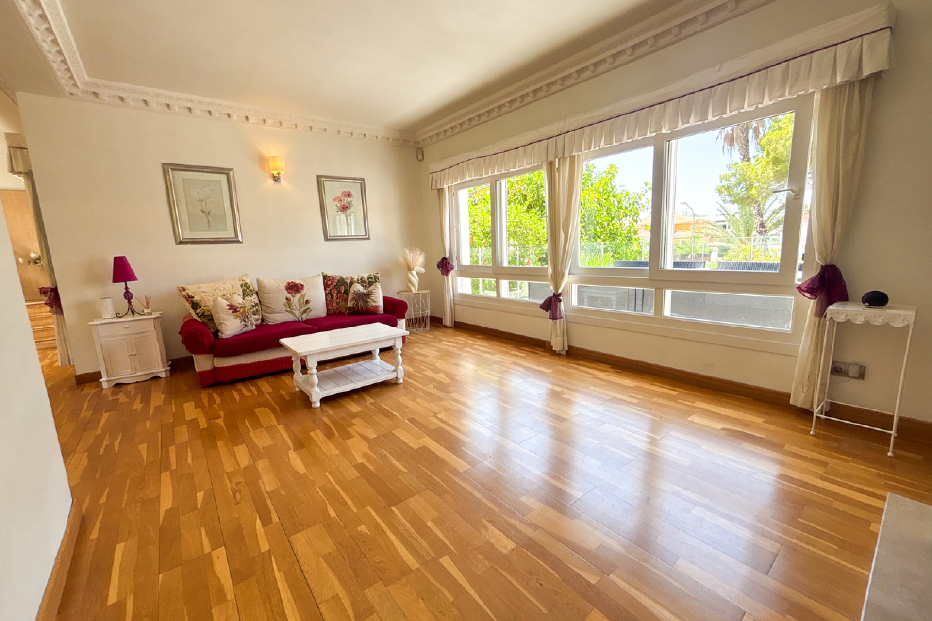 Resale - Villa -
Dehesa de Campoamor